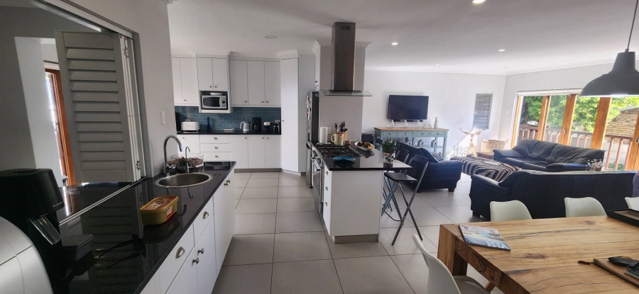 6 Bedroom Property for Sale in Fraaiuitsig Western Cape